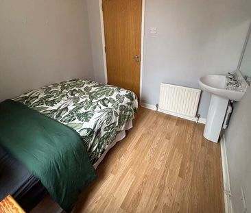 Westminster Street, Room 2, All Bills Included, Belfast, BT7 1LA - Photo 2