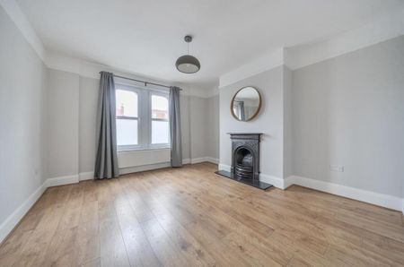 2 bedroom maisonette to rent - Photo 2
