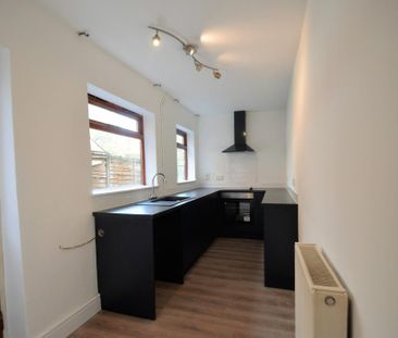2 bedroom terraced house to rent - Photo 1