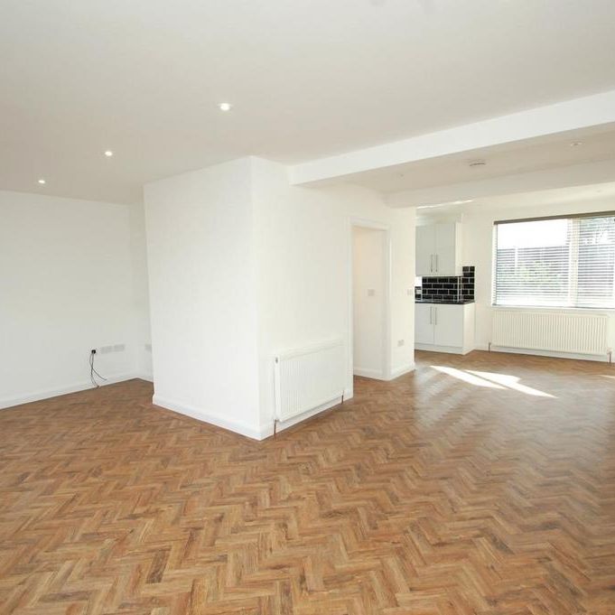 3 bedroom link detached house to rent - Photo 1