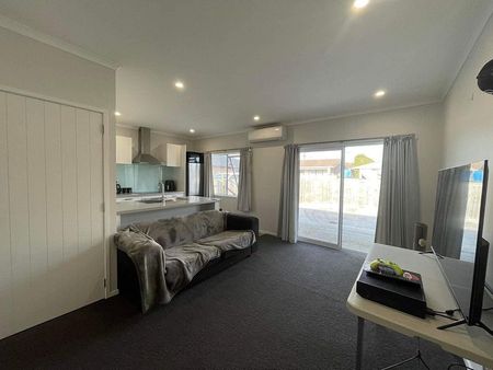 Near new 2 bedroom unit - Photo 3