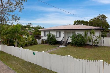 12 Olivella Street, Mansfield. - Photo 4