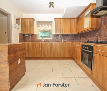 2 bedroom semi-detached house to rent - Photo 4