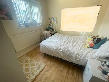 5 bedroom private hall to rent - Photo 4