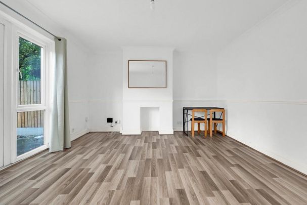 3 bedroom flat to rent - Photo 1