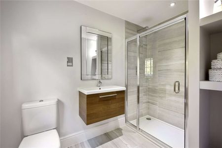 A fantastic 5 bedroom property located in a private road and approximately 1.8 miles from ACS International School - Photo 5