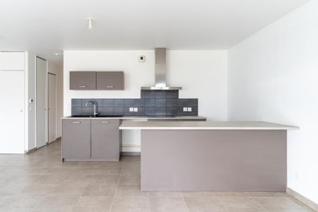 Location Appartement 3 pièces 69m² ANNECY LE VIEUX 74940 - Photo 2