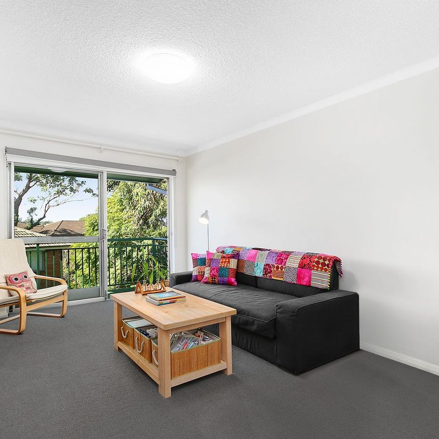 A serene two bedroom apartment in a prime location - Photo 1