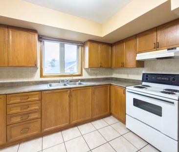 For Lease - 2311 Major Mackenzie Drive Unit# 4, Vaughan, Ontario - Photo 4