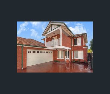 Charming Family Living in Inglewood - Photo 1