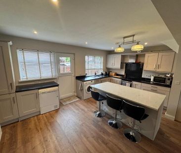 12 Raven Hill Court, Room 1, Shared Accomodation, Belfast, BT6 8FS - Photo 2