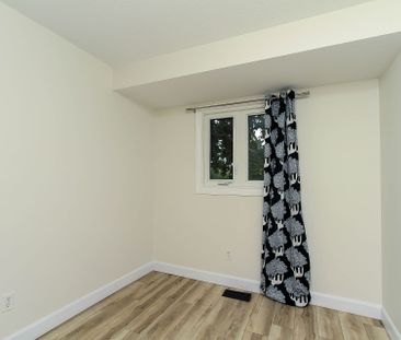 For Lease - 1800 Stonehenge Crescent, Cyrville - Carson Grove - Pin... - Photo 6