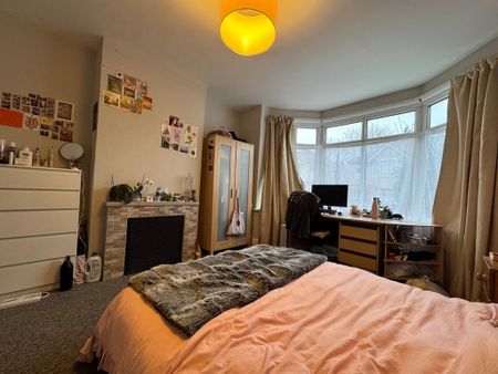4 bedroom semi-detached house to rent - Photo 4