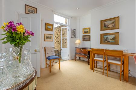 2 Bed Terraced House, Tyneham Road, SW11 - Photo 2