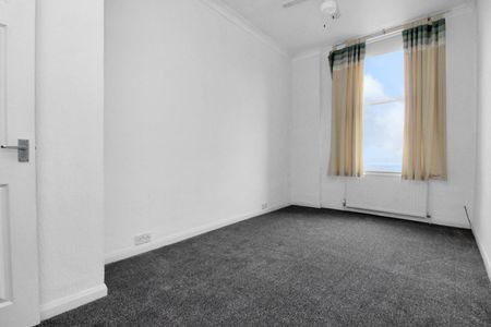2 bedroom Flat To Let - Photo 3