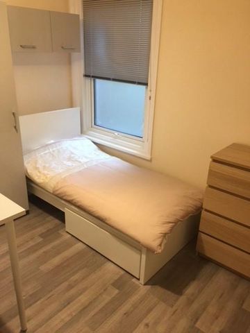 Studio to rent - Photo 2