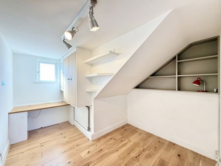 2 Bed Flat, High Street, SW19 - Photo 3