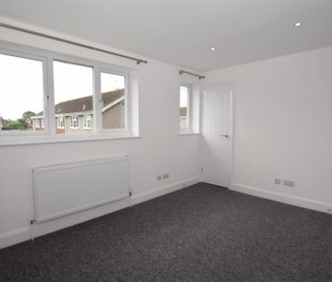 2 bedroom end of terrace house to rent - Photo 5