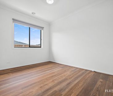 Stylish Family Living in a Prime Tarneit Location - Photo 4