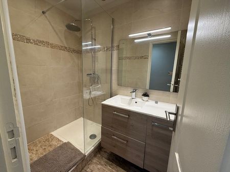 Location Appartement 2 pièces 47m² TOULON 83000 - Photo 5