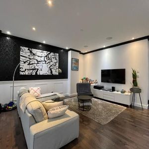 Condo luxueux et bien localisé à louer (Disponible) / Luxurious Condo well located condo for rent (Available) - Photo 2