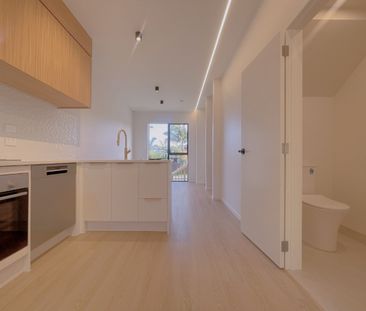 Mt Wellington- NEWLY built sunny THREE bedroom house - Photo 5