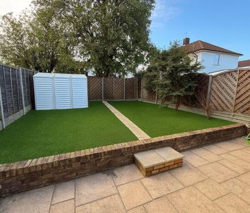 4 bedroom end of terrace house to rent - Photo 6
