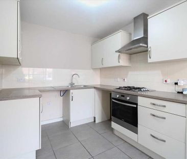 4 bedroom semi-detached house to rent - Photo 2
