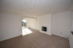 3 bed House - Semi-Detached for Rent - Photo 2