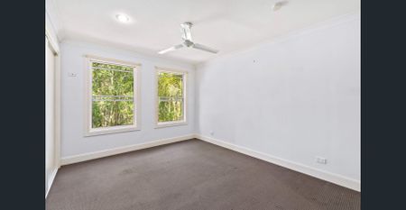 Dual-Living Opportunity in Koala Beach - 2 minutes to the beach! - Photo 3