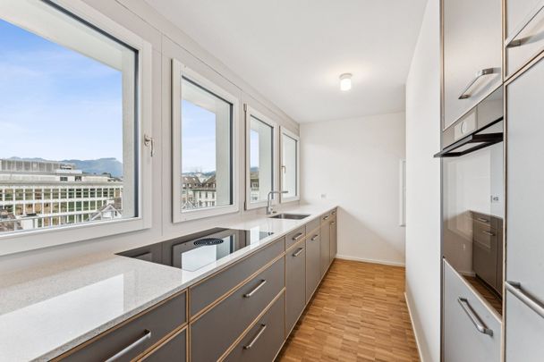 "First-time rental - Living &amp; Working with Reuss view!" - Photo 1