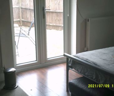 London Row Room 3 - Photo 2