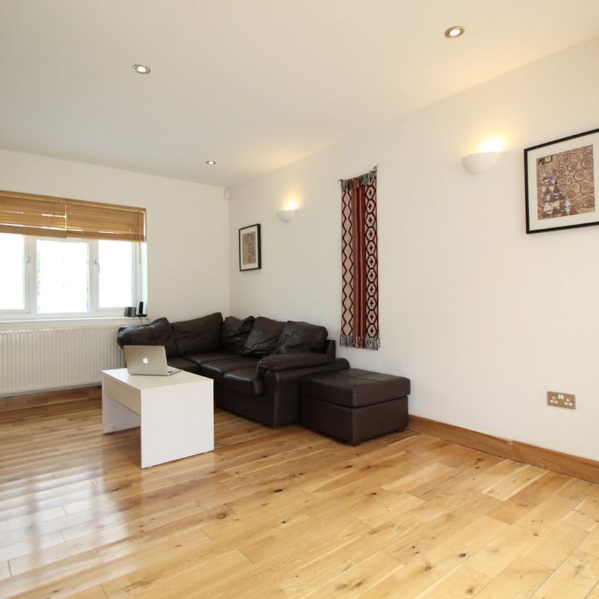 4 Bed End Terrace, Ingleway, N12 - Photo 1