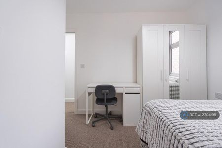 1 bedroom in a house share to rent - Photo 4