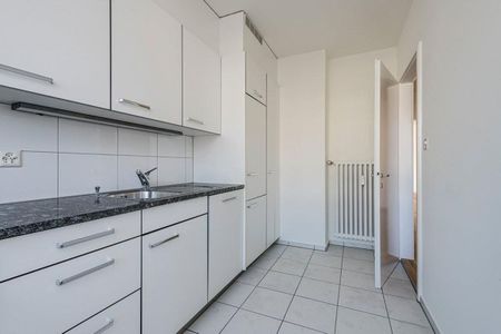 Urban apartment in a quiet side street - Photo 3