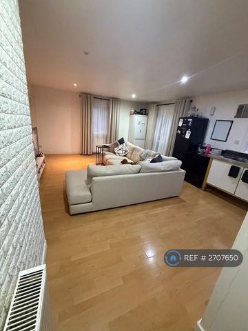 3 bedroom flat to rent - Photo 2