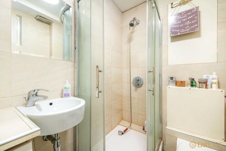 Queensway, W2, London - Photo 2