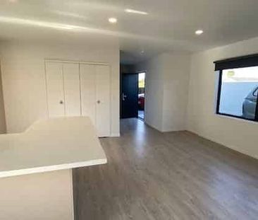 City Living with an Easy Commute! - Photo 3