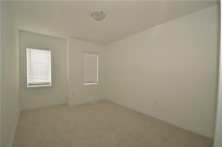 For Lease - 10 Heritage Way, Thorold, Ontario - Photo 5