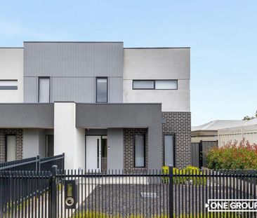 Modern 3-Bedroom Townhouse in Prime Craigieburn Location! - Photo 1