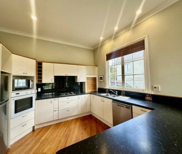 Poised and proud in Maori Hill - Photo 4