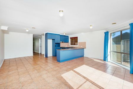 Modern three bedroom townhouse in the heart of Bruce. - (Old photos in use new photos to come) - Photo 5