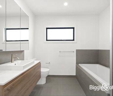 Altona North - Photo 2