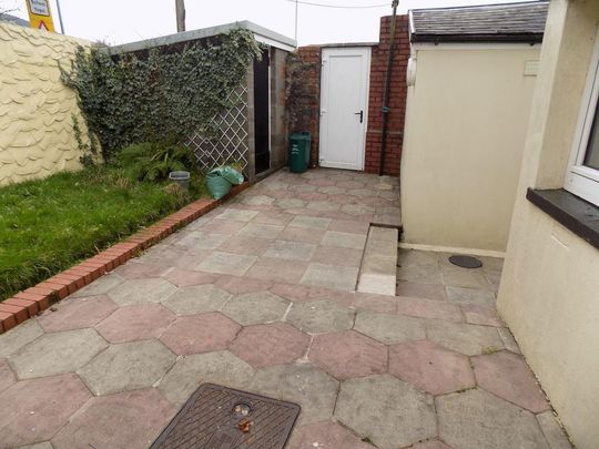 3 bedroom terraced house to rent - Photo 1