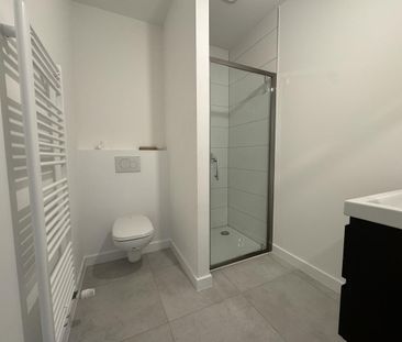 Gerenoveerd gelijkvloers appartement met tuin te huur - Photo 1