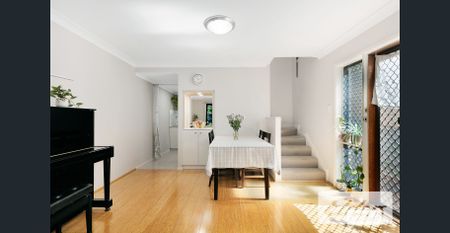 Double Brick Townhouse In Prime Location - Photo 3