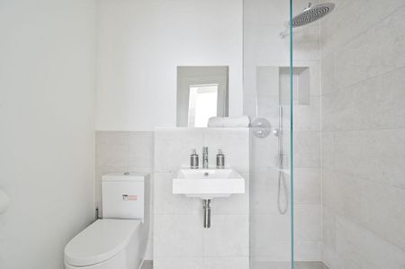 5 bedroom flat to rent - Photo 2