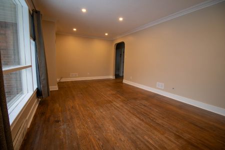 Spacious 3-Bedroom Main Unit with Ample Parking and Backyard in St. Catharines - Photo 5