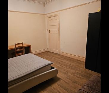 Room in a Shared House, Galpins Road, CR7 - Photo 1