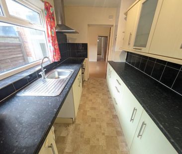 3 bedroom terraced house to rent - Photo 3